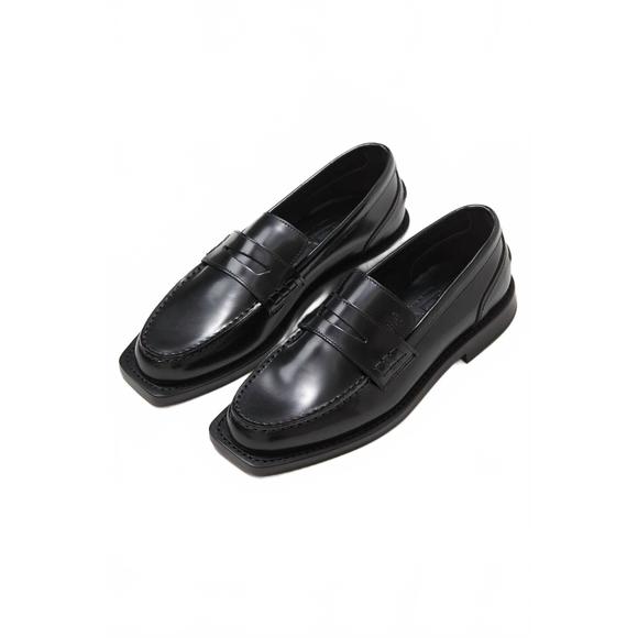 NEW CLOSED women's italian leather loafers in black